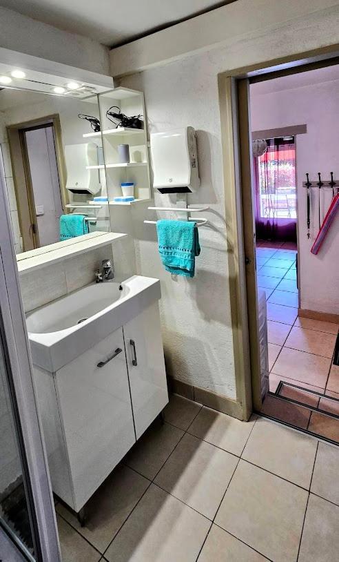 Apartment Centre *